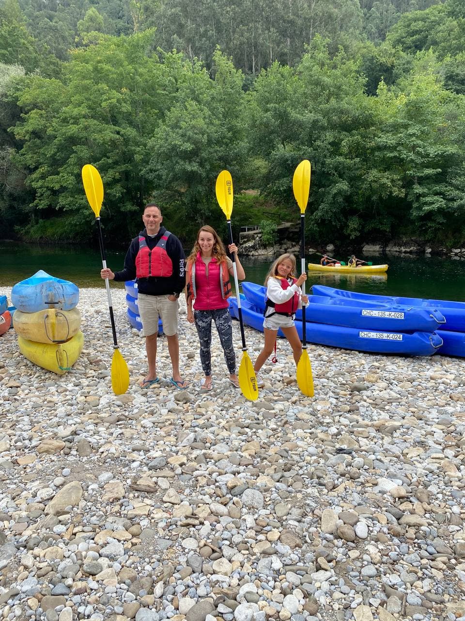 Советы ТВ-звезды для яркого отдыха в Испании: 15 км по горной реке и замок, где жила Дейенерис